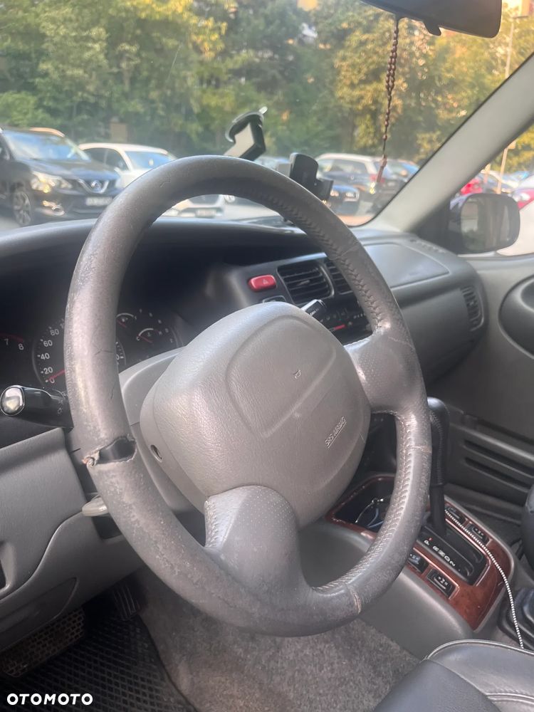 Suzuki Grand Vitara 2.7 V6 - 16