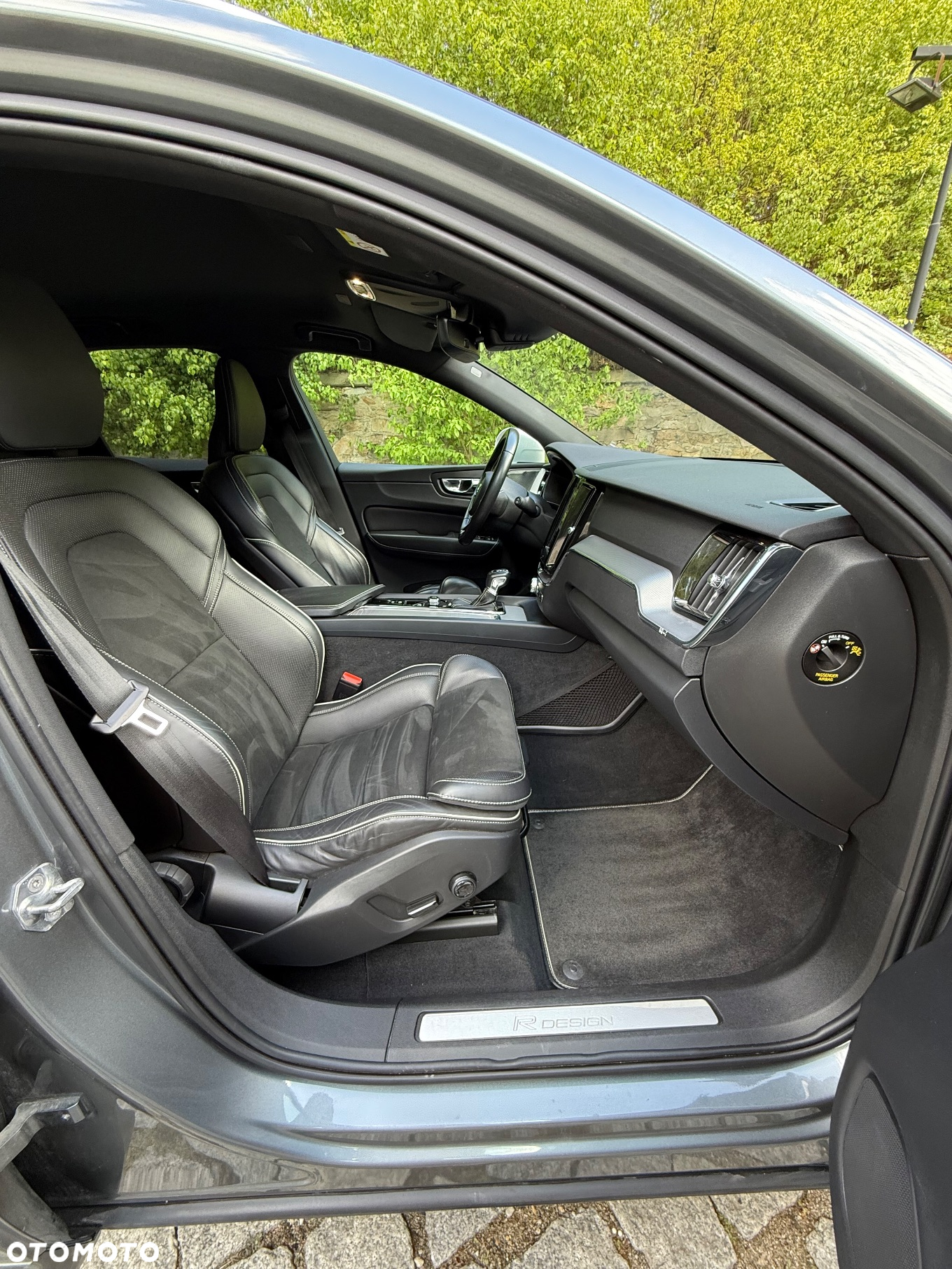 Volvo XC 60 D4 AWD R-Design - 29