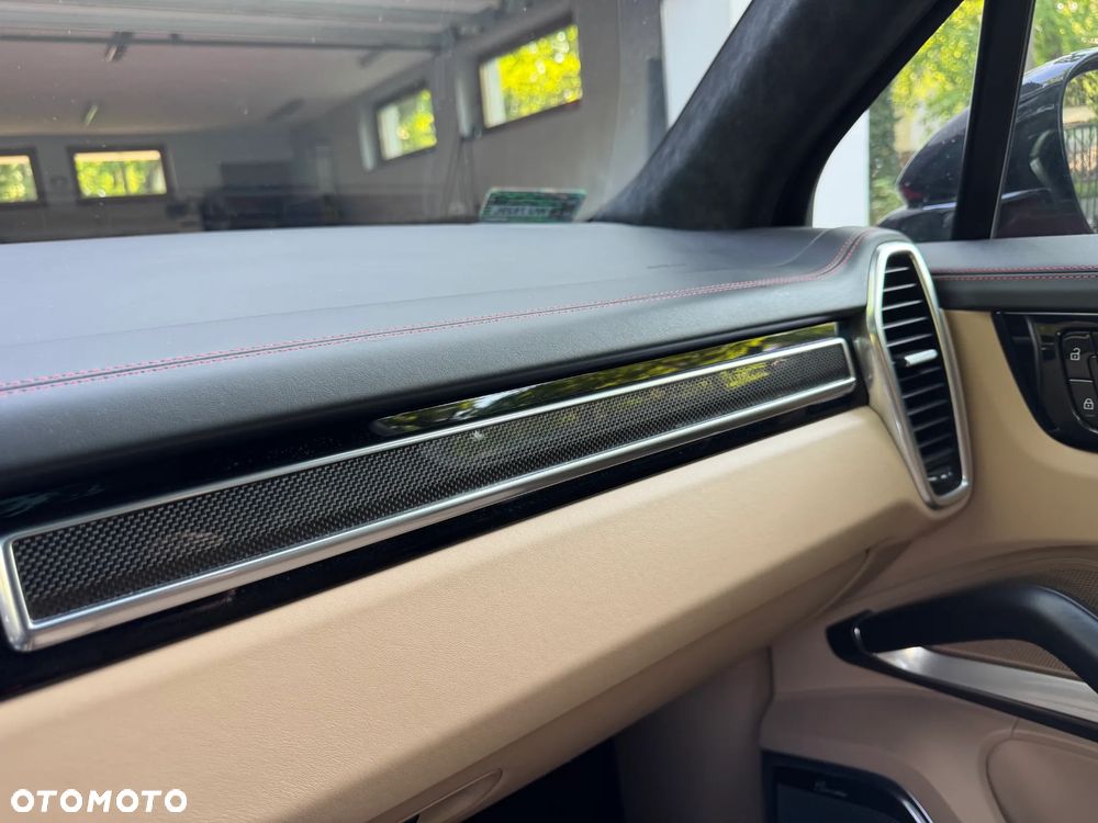 Porsche Cayenne - 21