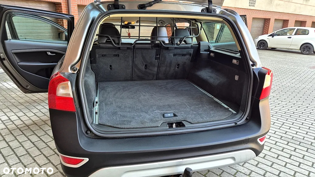 Volvo XC 70 D5 AWD Momentum - 12
