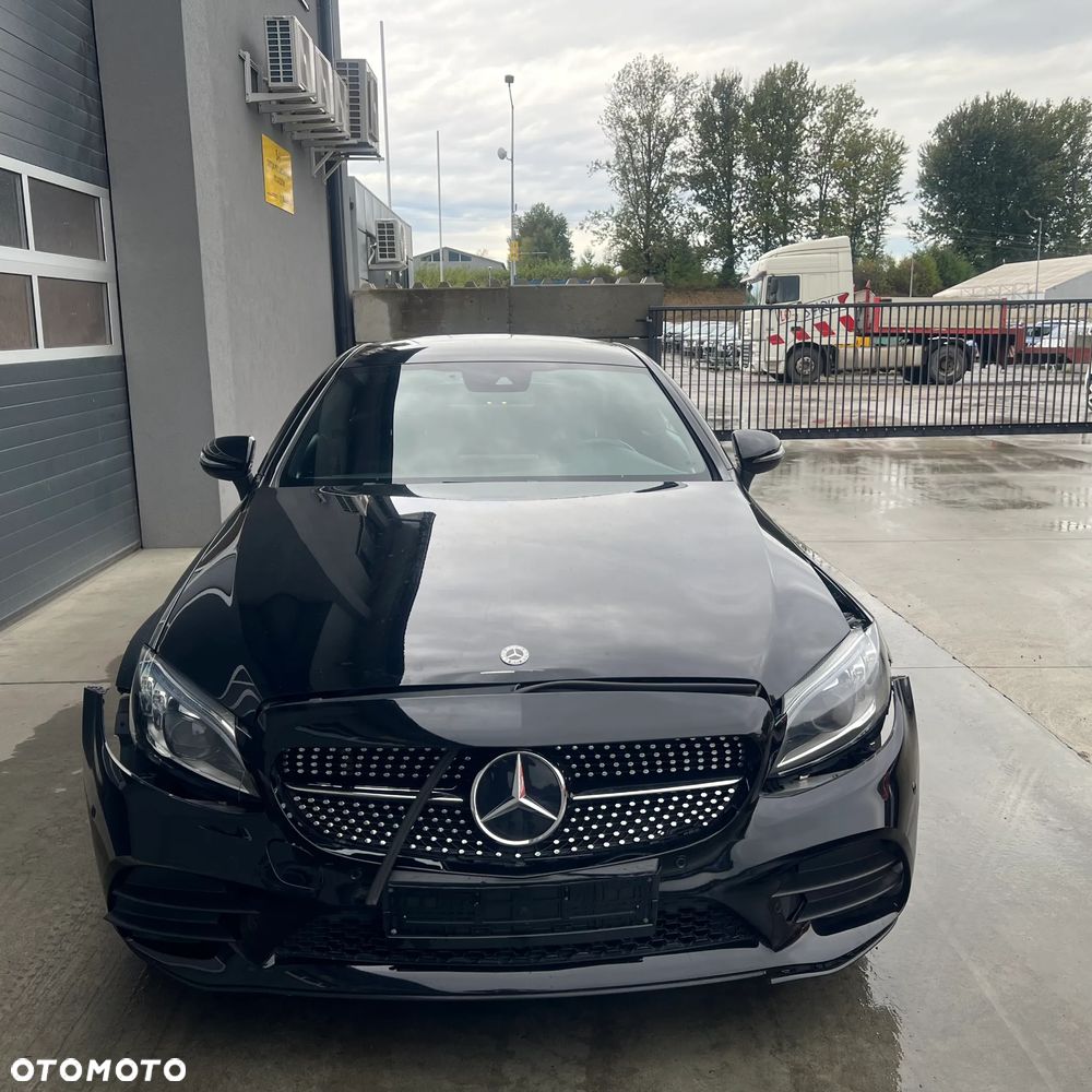 Mercedes-Benz Klasa C 300 9G-TRONIC - 8