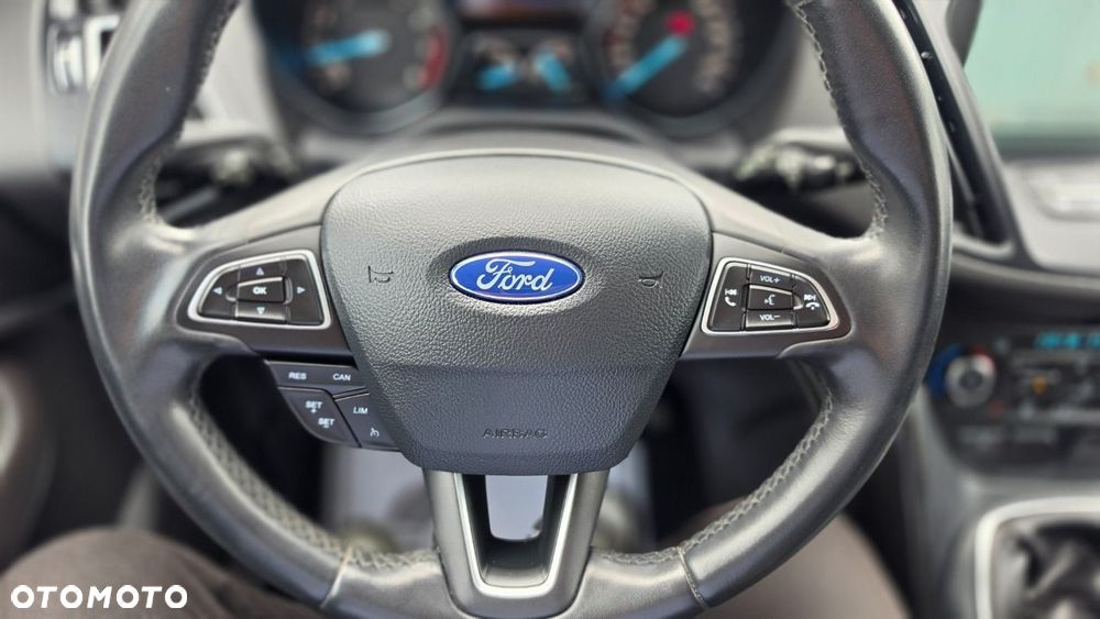 Ford Kuga 1.5 EcoBoost 2x4 Titanium - 16