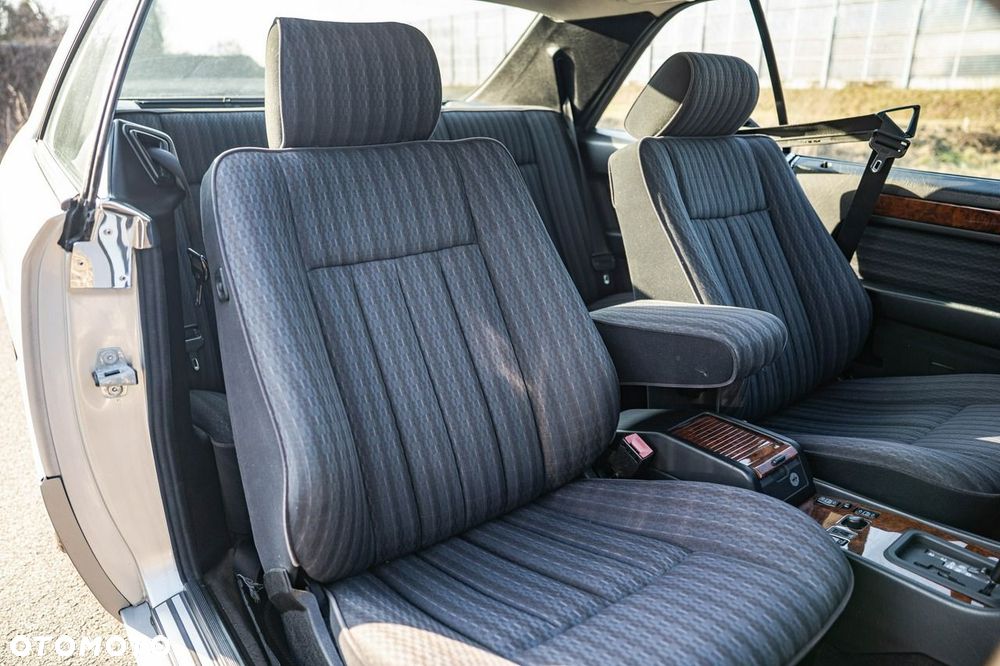 Mercedes-Benz Klasa E 320 - 25