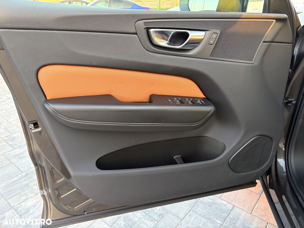Volvo XC 60 T6 AWD Recharge Geartronic Inscription Expression - 10