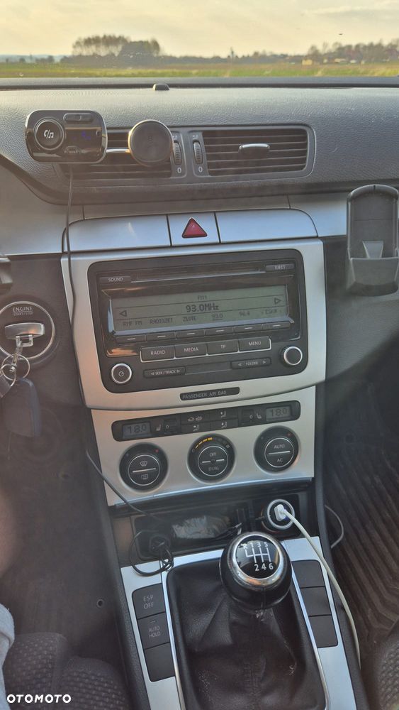 Volkswagen Passat 2.0 TDI Comfortline - 8