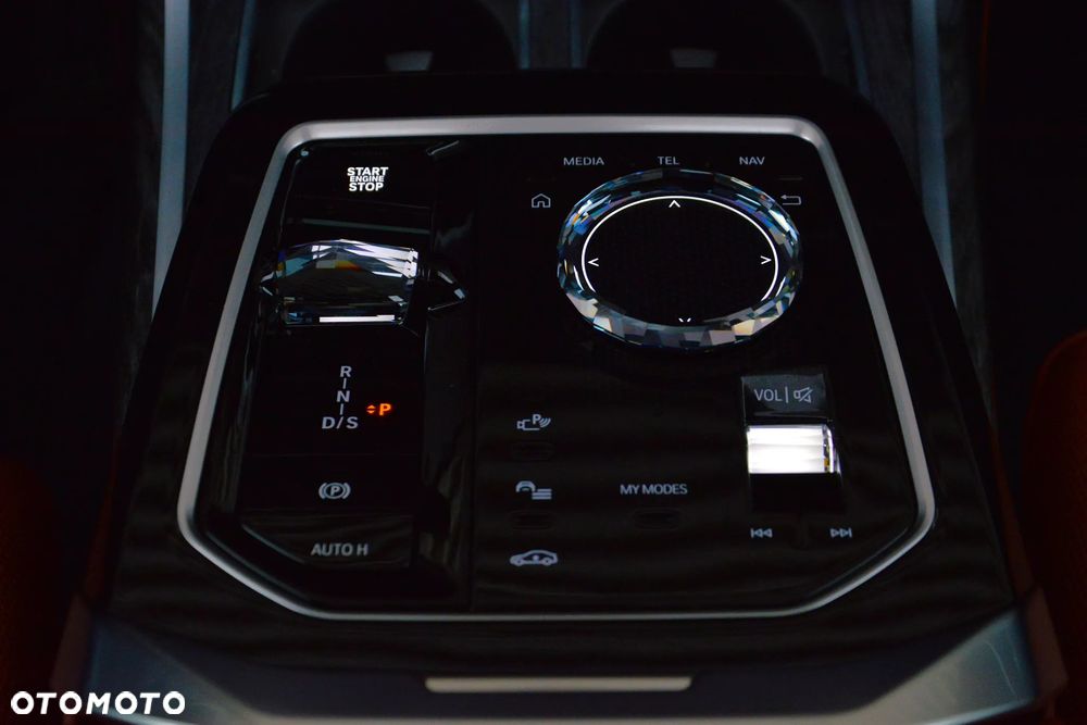 BMW Seria 7 750e PHEV xDrive M Sport sport - 23