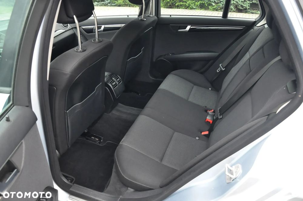 Mercedes-Benz Klasa C 200 CDI DPF (BlueEFFICIENCY) - 32
