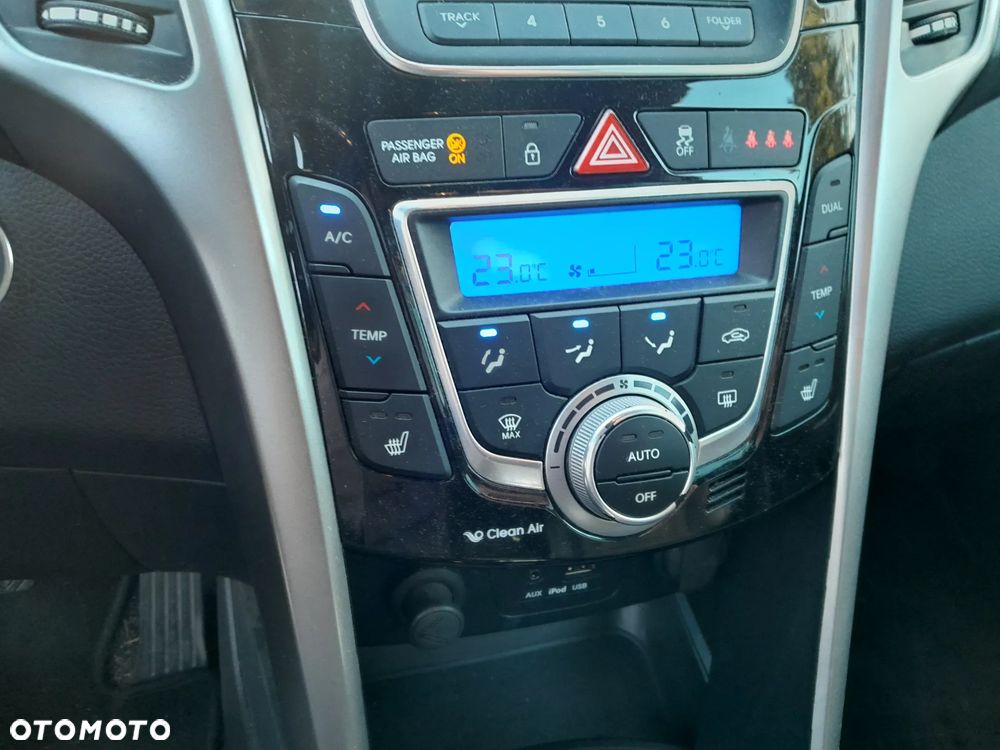 Hyundai i30 blue 1.6 GDI Passion - 15