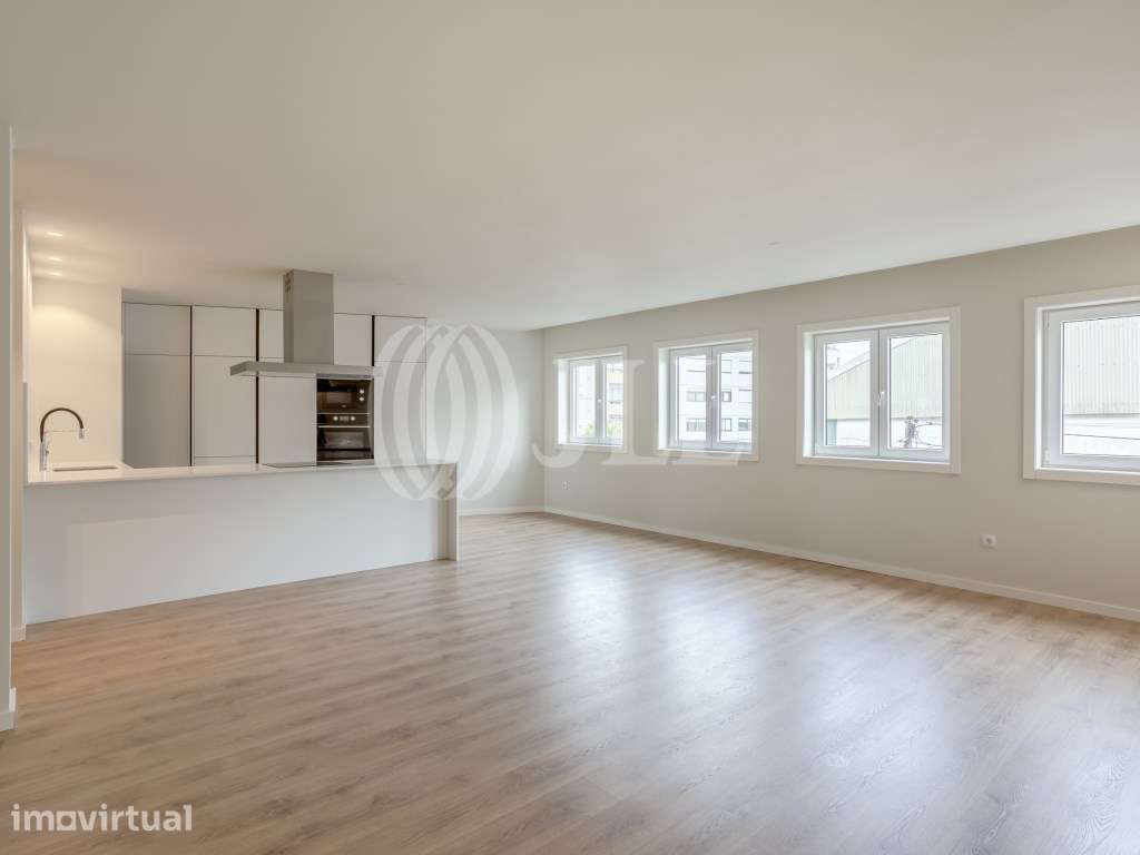 Apartamento T4 com varanda e garagem nas Antas Porto - Grande imagem: 3/51