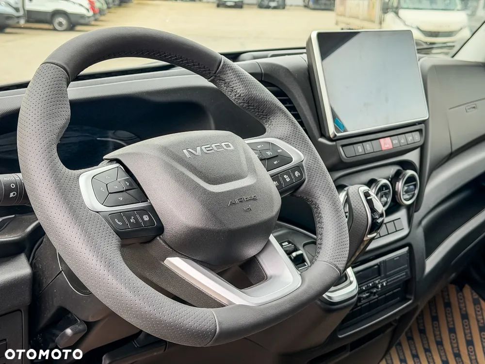 Iveco Daily 70C plandeka 15ep, sypialnia 2 łóżka, pneumatyka - 32