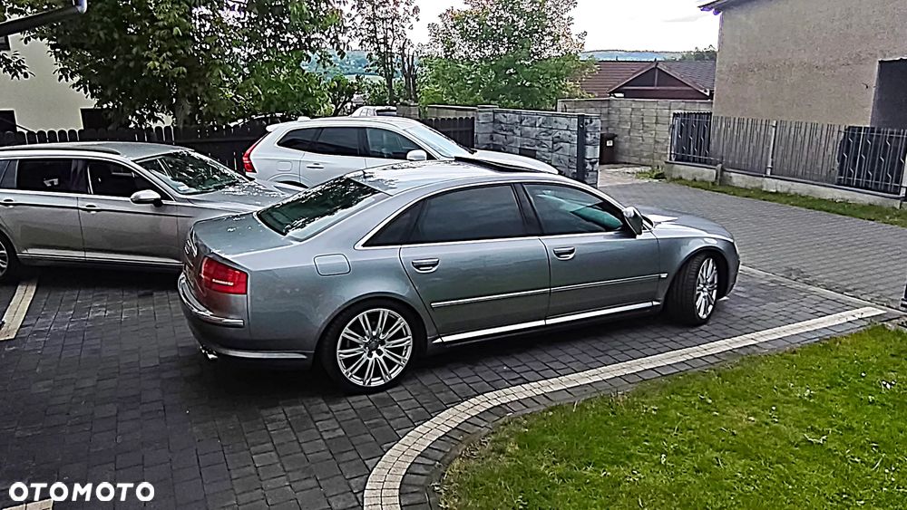 Audi A8 4.2 L Quattro - 24