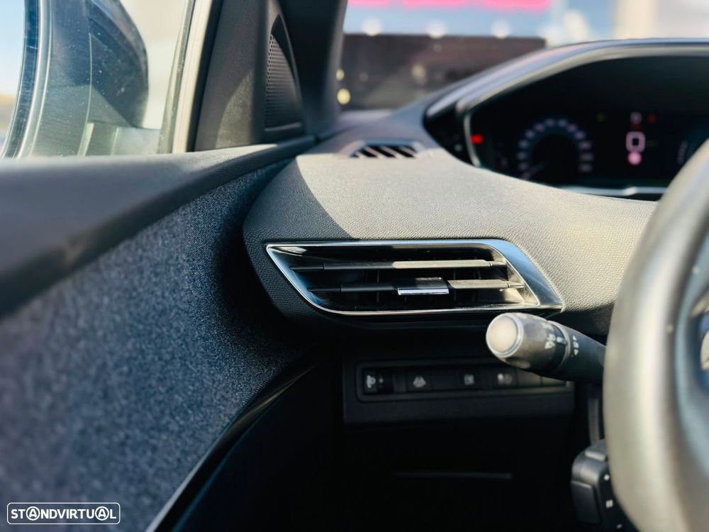Peugeot 3008 1.6 Hybrid Allure Pack e-EAT8 - 25