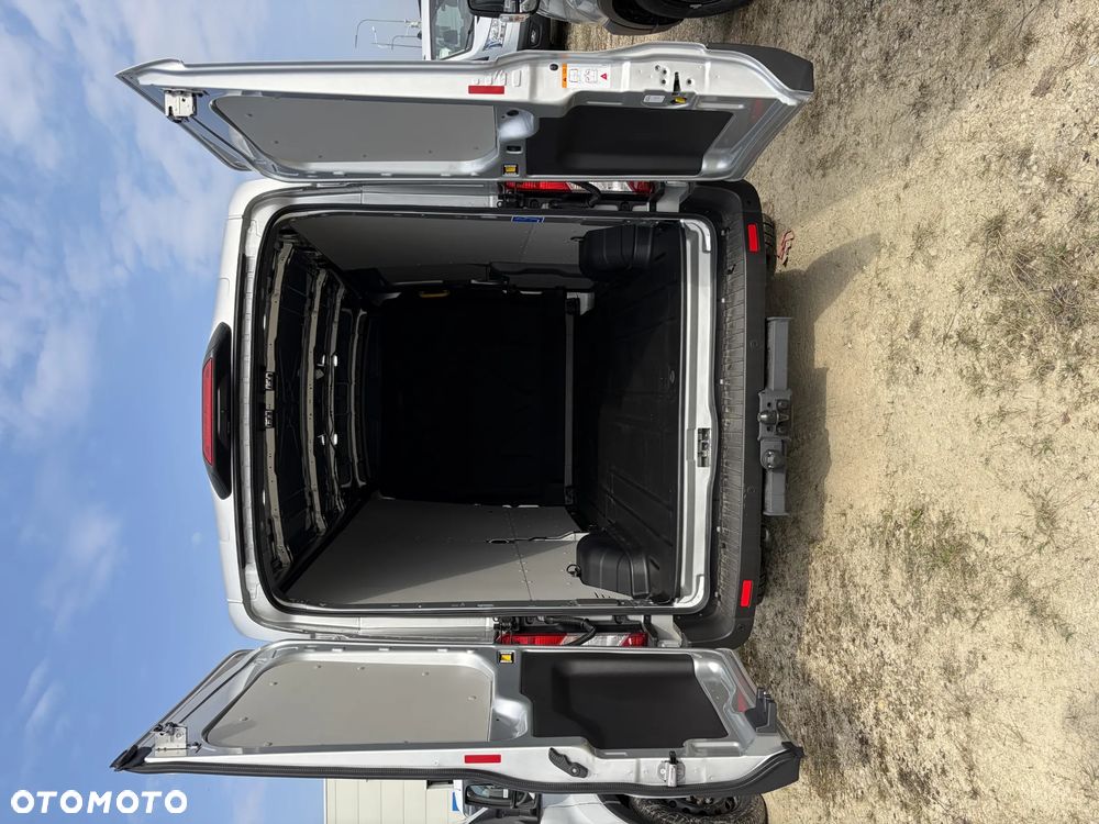 Ford Transit L3H2 Van 165KM M6 LIMITED - 17