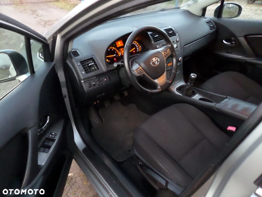 Toyota Avensis 2.0 D-4D - 6
