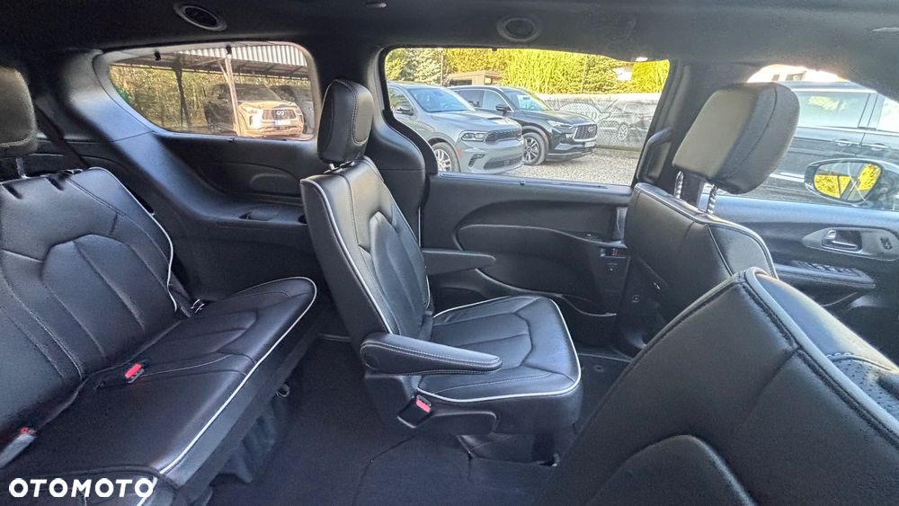 Chrysler Pacifica - 25