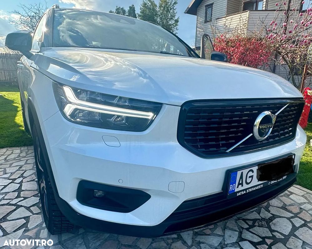 Volvo XC 40 D4 AWD R-Design - 1