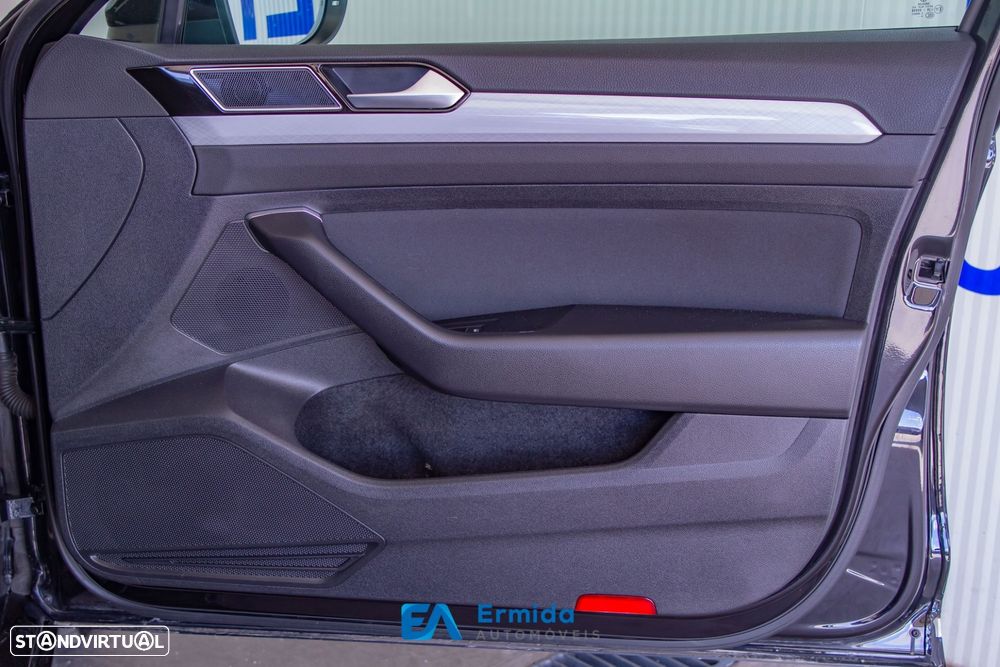 VW Passat Variant - 35
