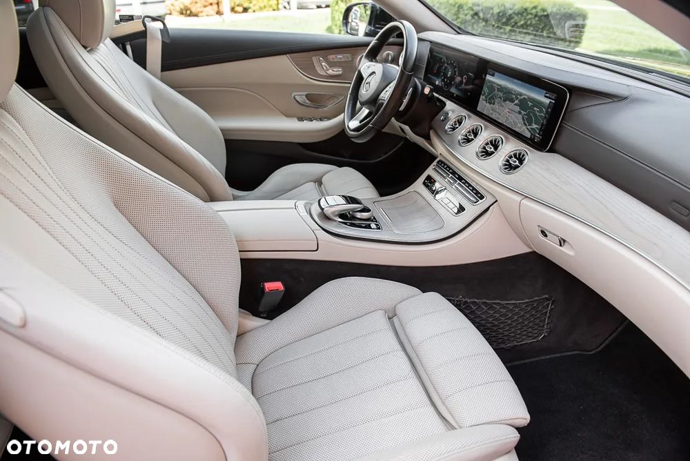 Mercedes-Benz Klasa E 300 9G-TRONIC AMG Line - 18
