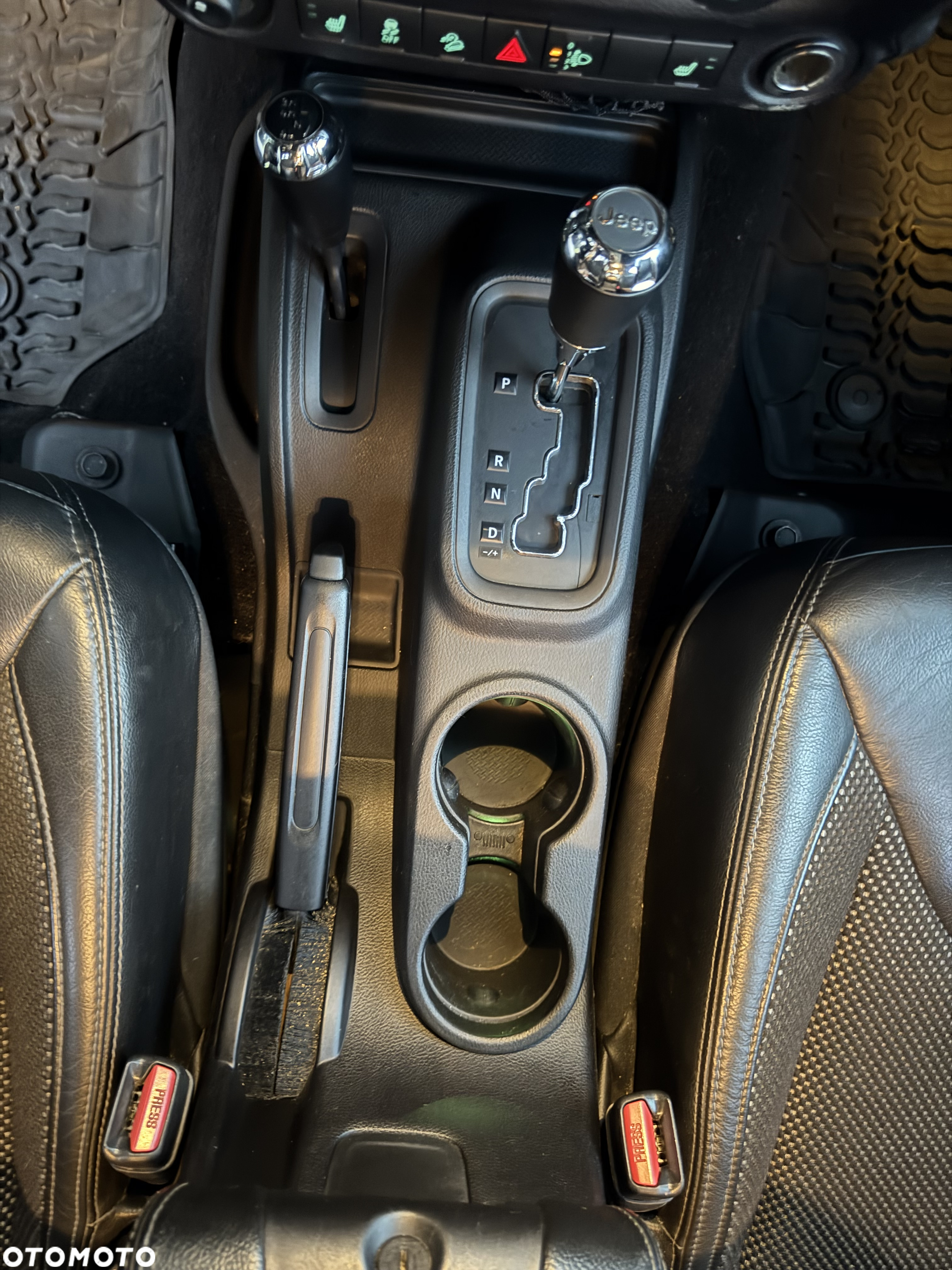 Jeep Wrangler 3.6 Unlim Sahara - 36