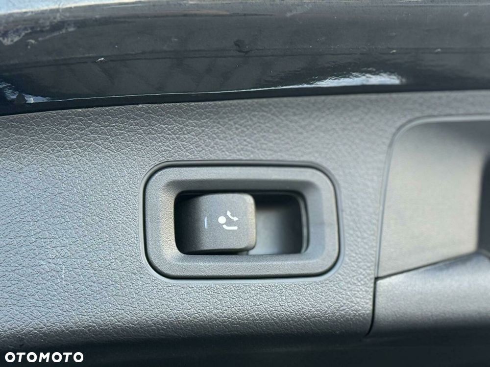 Mercedes-Benz GLA - 15