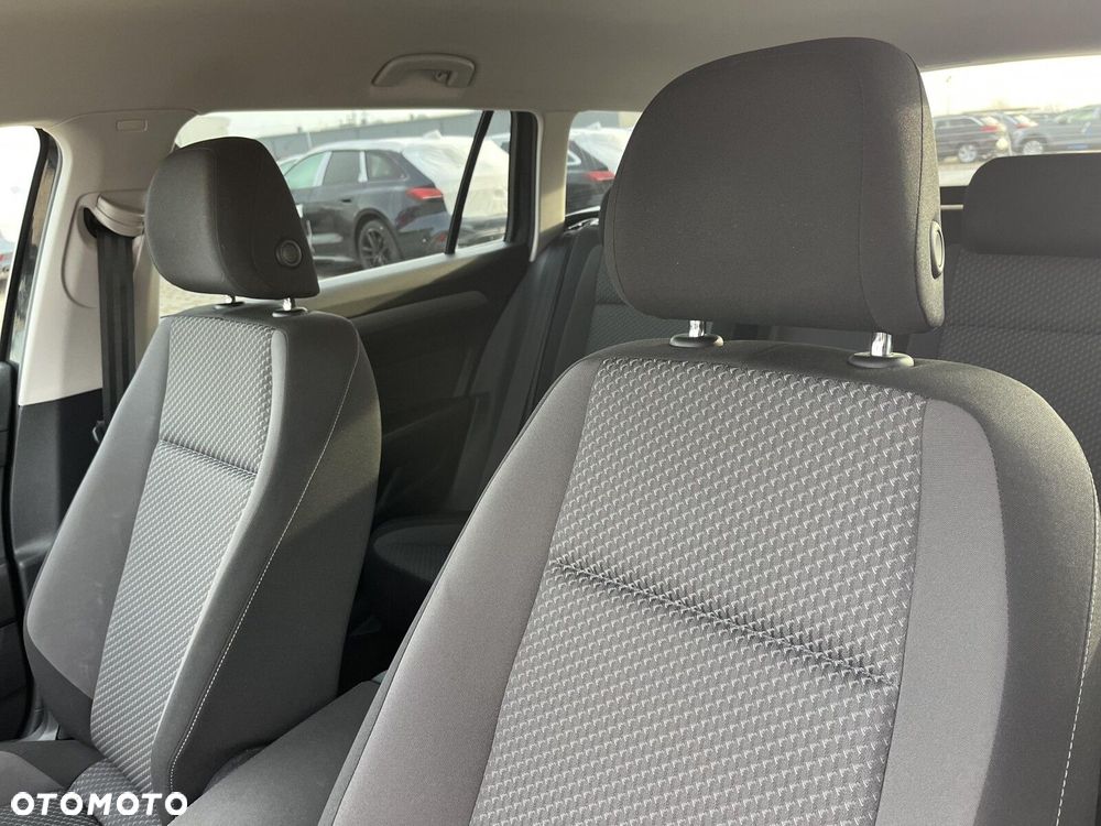 Volkswagen Passat - 12