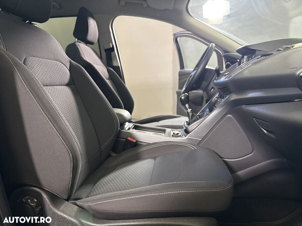 Ford Kuga - 11