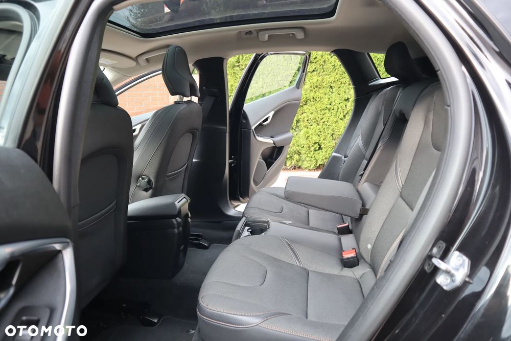 Volvo V40 Cross Country - 14