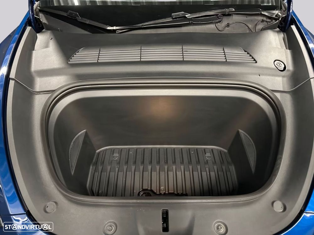 Tesla Model Y - 22