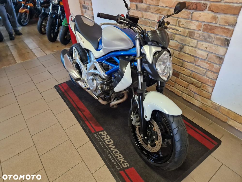 Suzuki Gladius - 4