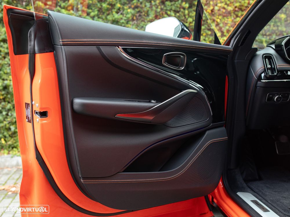 Aston Martin DBX 707 - 42