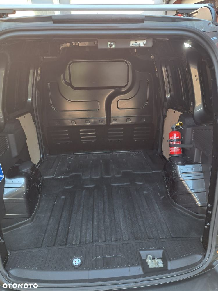 Ford Courier - 10