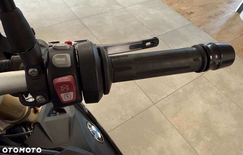 BMW S - 9