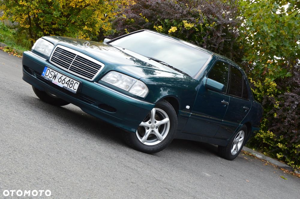 Mercedes-Benz Klasa C 180 Elegance - 25