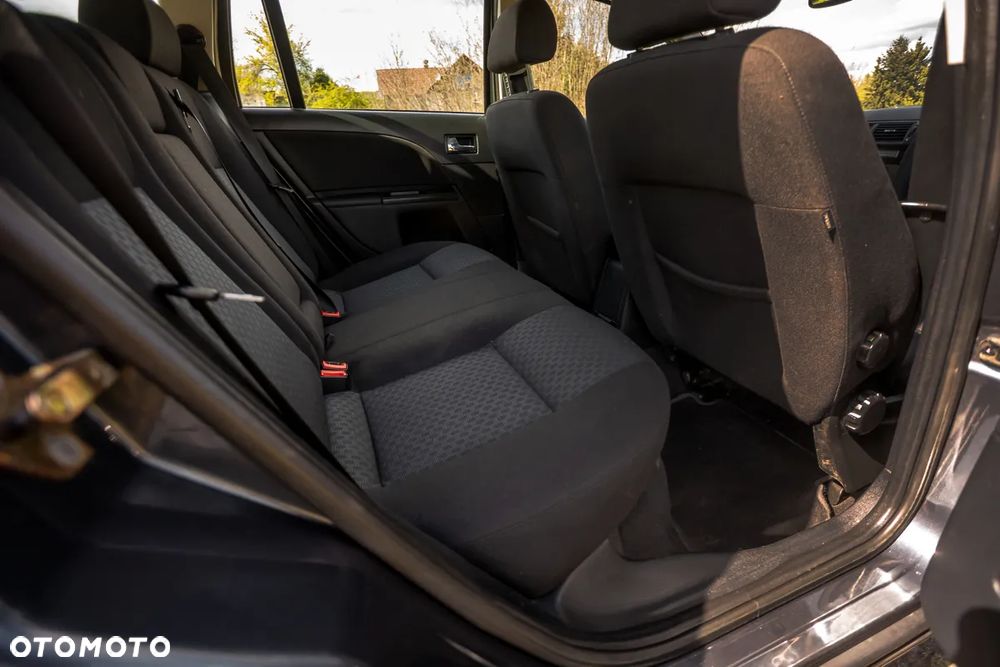 Ford Mondeo 1.8 Ghia - 33