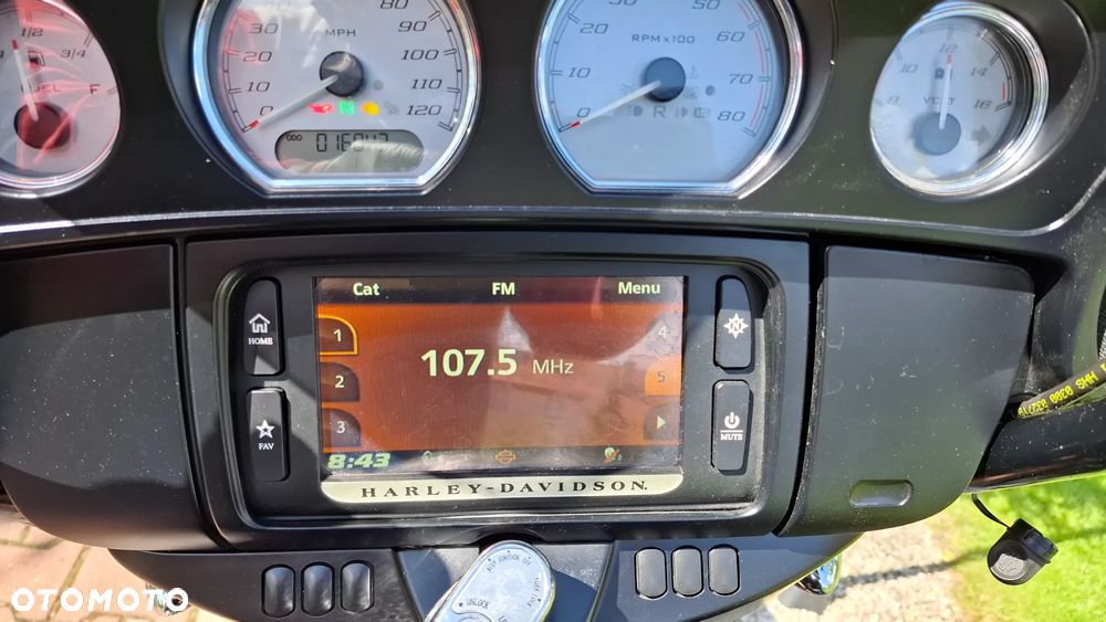 Harley-Davidson Touring Street Glide - 23