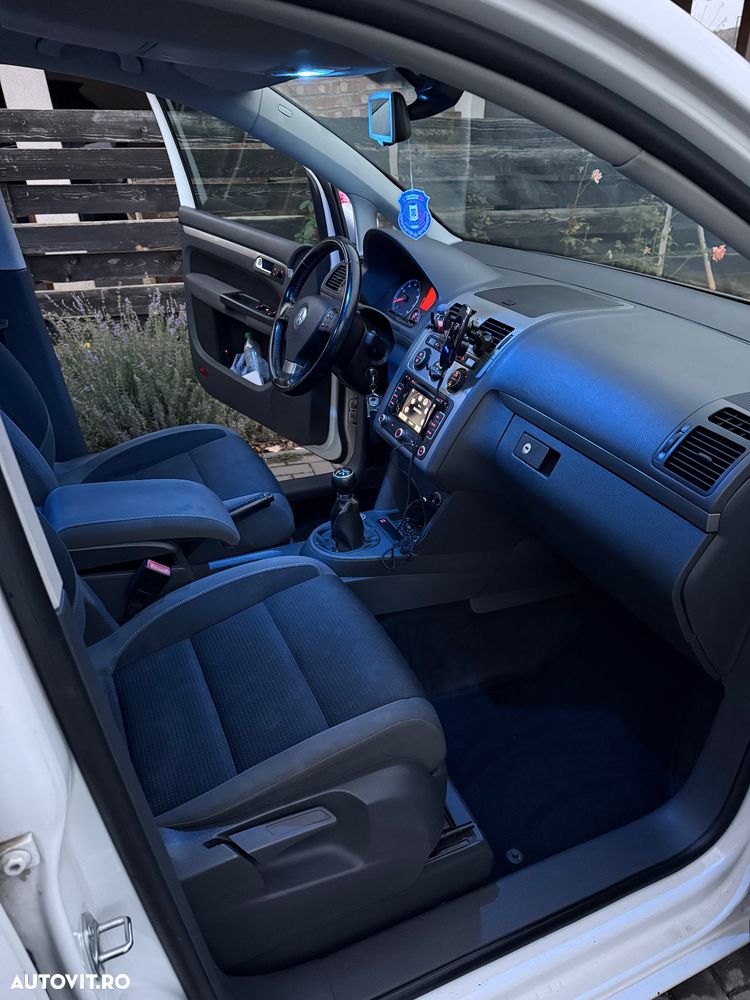 Volkswagen Touran - 10