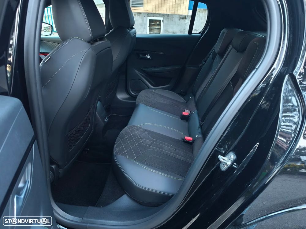 Peugeot e-208 GT - 13