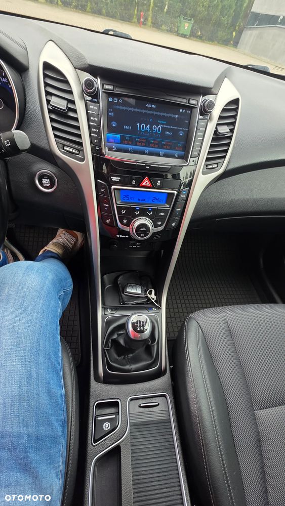 Hyundai i30 blue 1.6 CRDi Premium - 24