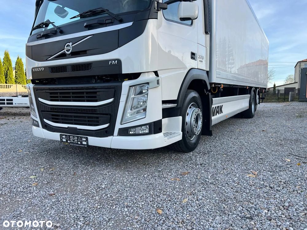 Volvo FM 370 / 6x2 / Chłodnia / Winda / - 9