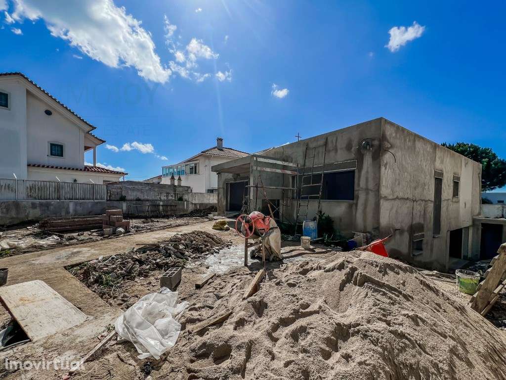 Moradia Isolada V3 de Arquitetura Moderna e Jardim - Grande imagem: 4/25