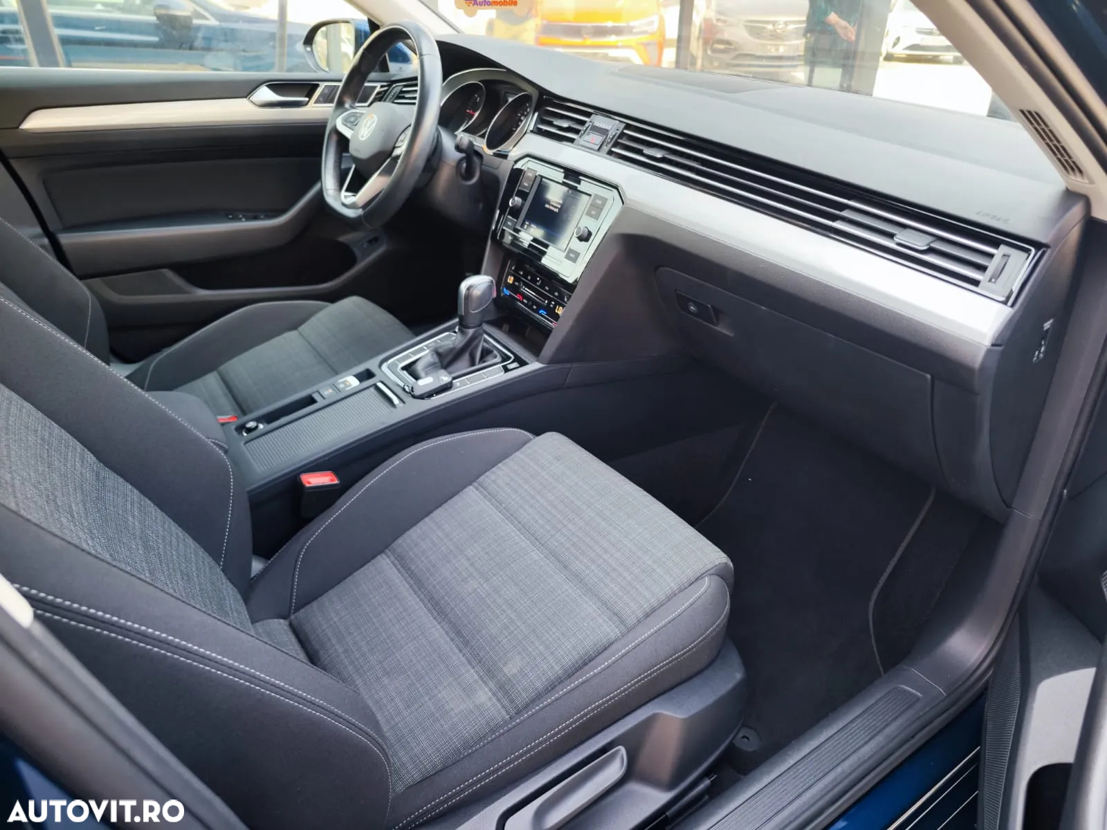 Volkswagen Passat - 11