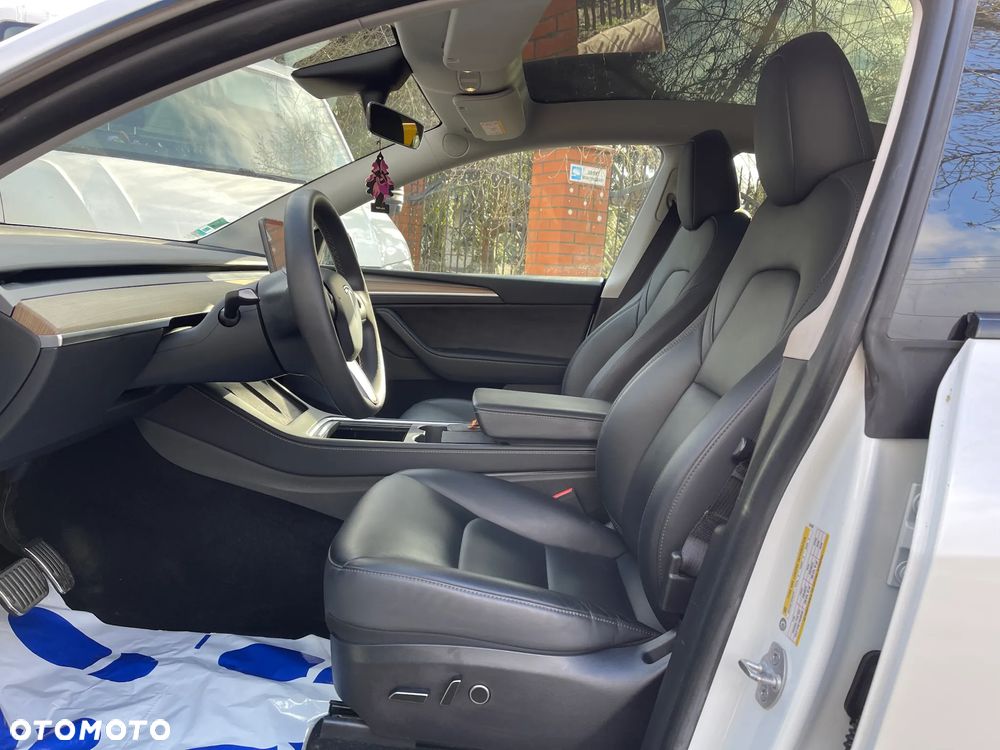 Tesla Model Y Standard - 12