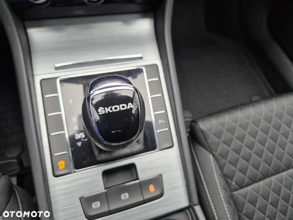 Skoda Superb 2.0 TDI SCR Ambition DSG - 20