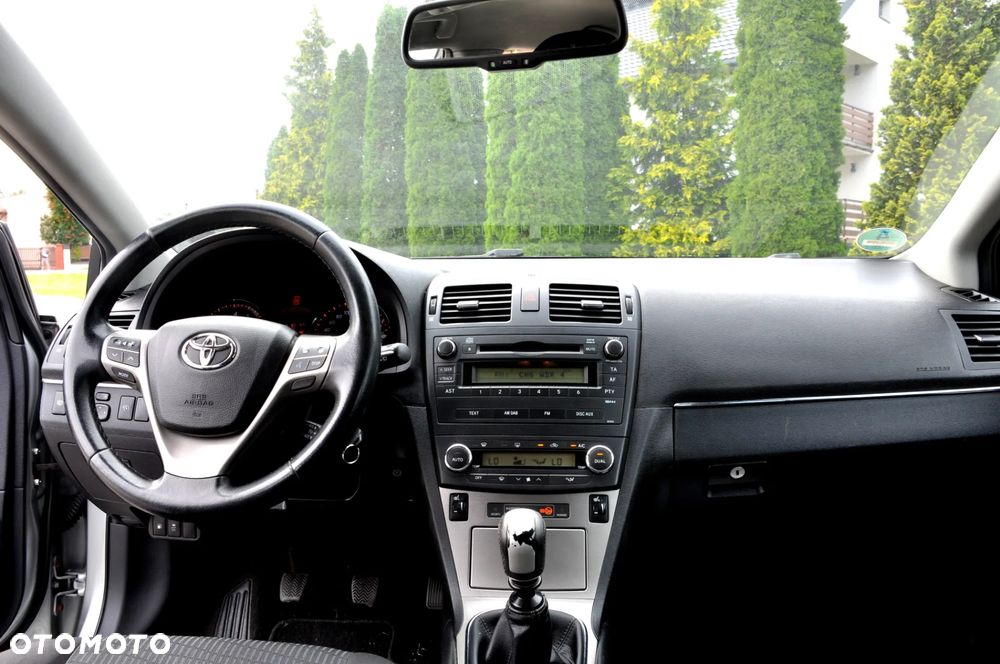 Toyota Avensis 1.8 Premium - 28