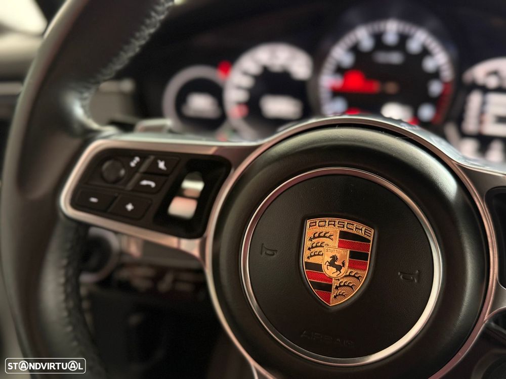 Porsche Panamera 4 S - 28