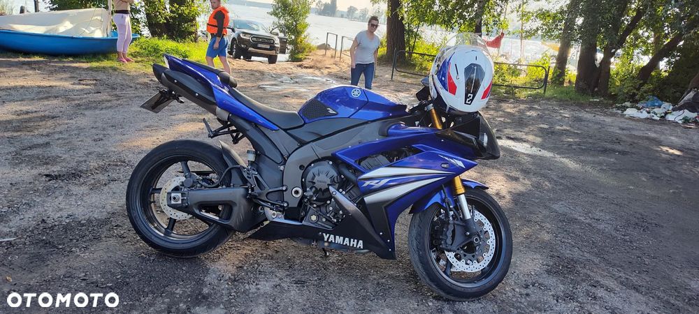 Yamaha R1 - 12