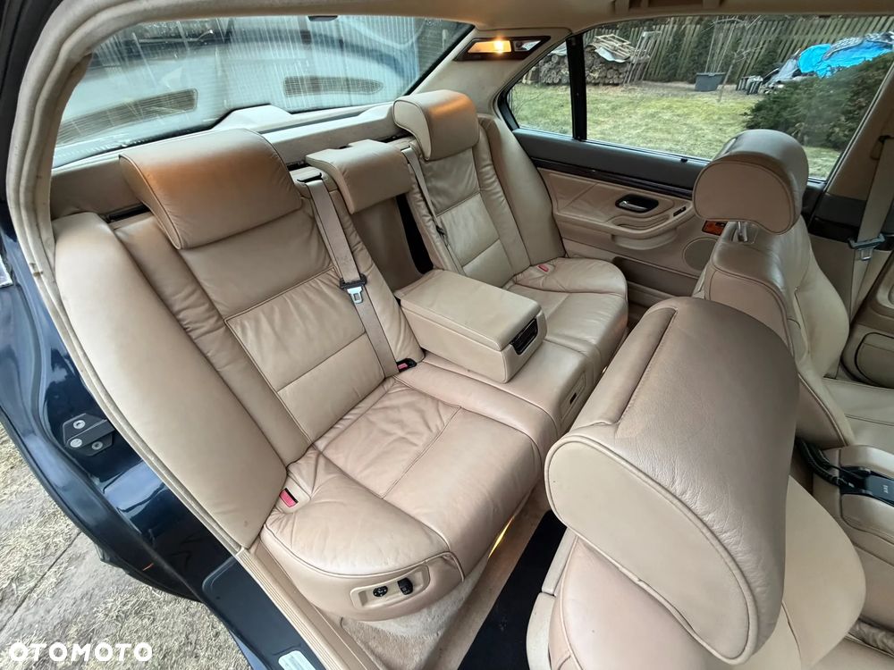 BMW Seria 7 750iL - 23