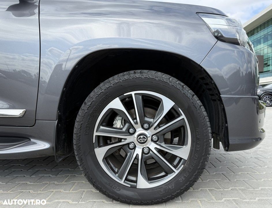 Toyota Land Cruiser - 36