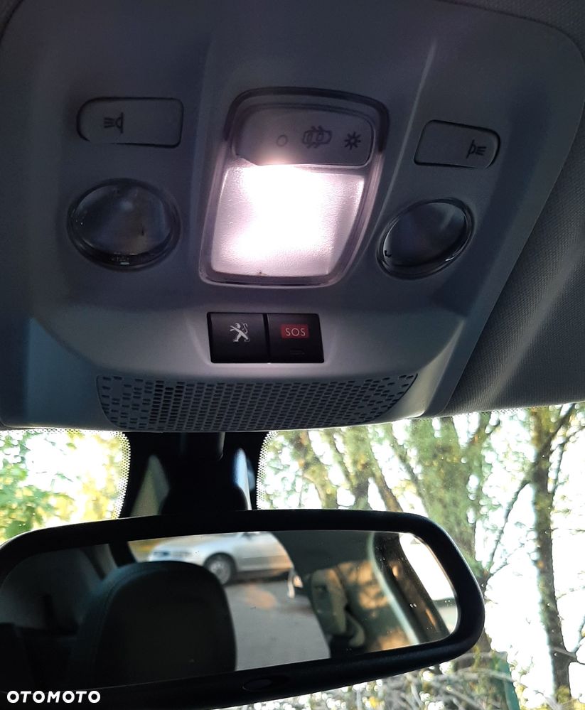 Peugeot 2008 1.2 Pure Tech GPF Allure S&S - 24