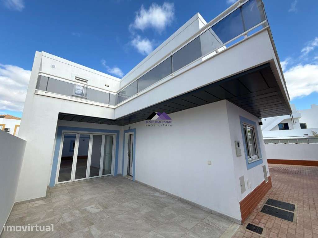 Moradia T0+4 com Garagem e Acesso Direto à Praia - Manta Rota - Grande imagem: 4/59